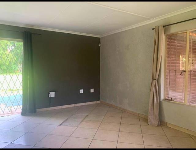 3 BEDROOM PROPERTY TO RENT IN BIRCHLEIGH NORTH